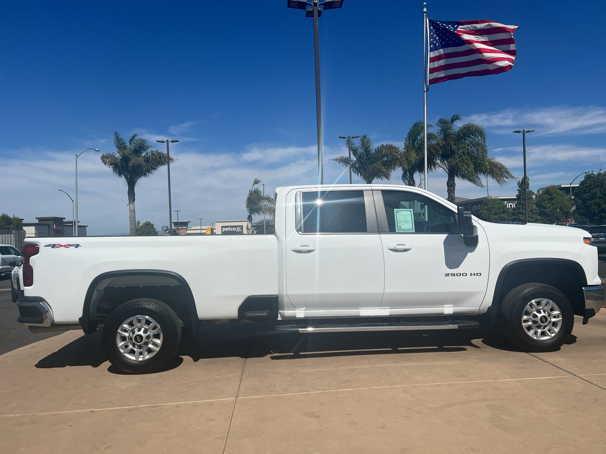 Used 2025 Chevrolet Silverado 2500 LT w/ Convenience Package AWD/4WD image 4