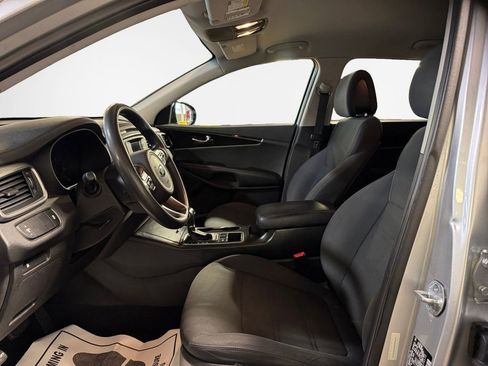 Used 2016 Kia Sorento L image 12