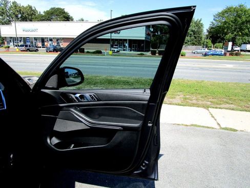 Used 2020 BMW X5 M50i w/ Premium Package image 38