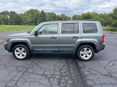Used 2011 Jeep Patriot Sport w/ Tire & Wheel Group FWD image 2