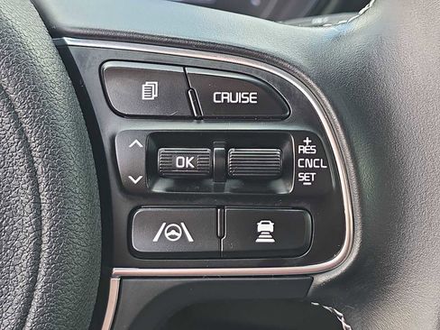 Used 2022 Kia Niro EX image 30