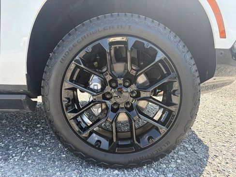 Used 2026 GMC Yukon AT4 Ultimate w/ LPO, Floor Liner Package AWD/4WD image 15