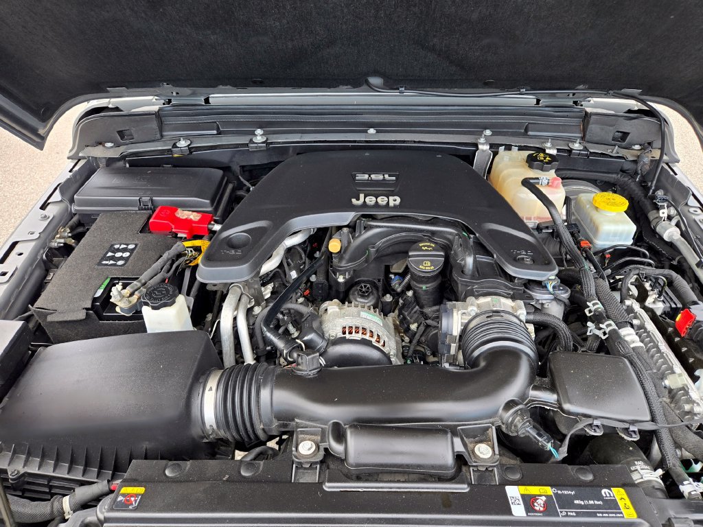 Used 2021 Jeep Wrangler Sport AWD/4WD image 18
