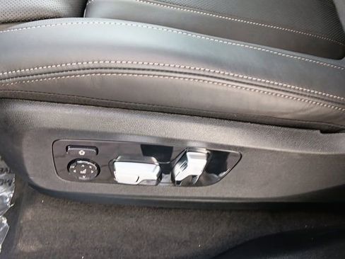 Used 2025 BMW X7 M60i image 17