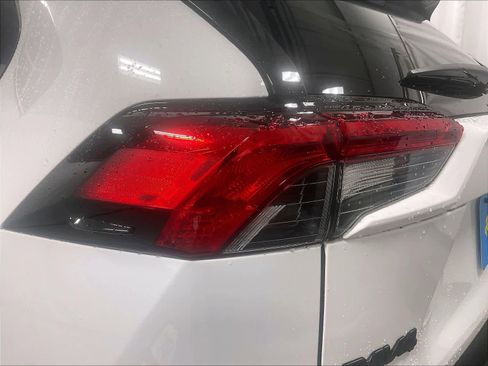 Used 2021 Toyota RAV4 XLE w/ Convenience Package image 35