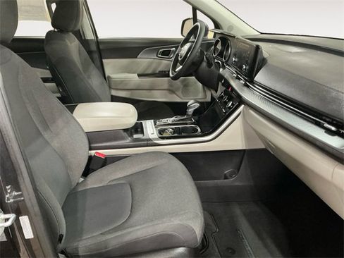 Used 2024 Kia Carnival LX image 15