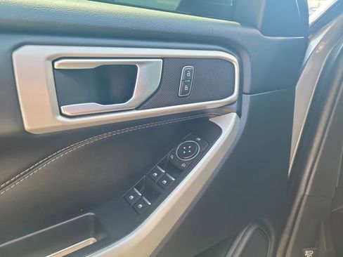 Certified 2022 Ford Explorer XLT w/ Equipment Group 202A image 10