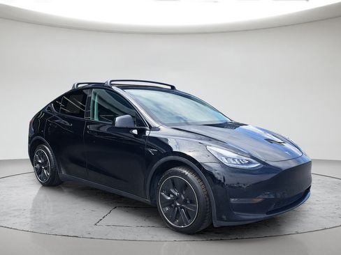 Used 2021 Tesla Model Y Long Range AWD/4WD image 1