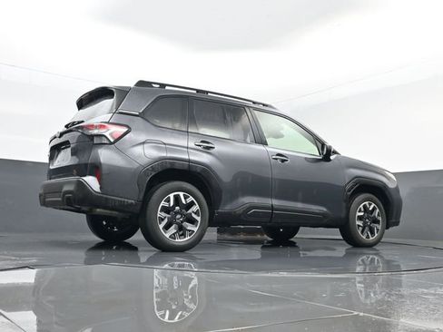 Used 2025 Subaru Forester Premium image 25