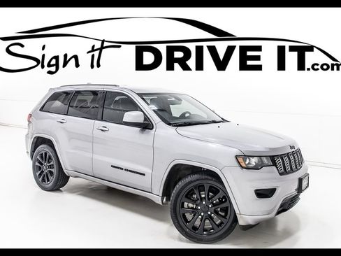 Used 2018 Jeep Grand Cherokee Altitude RWD image 1