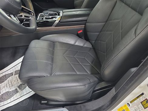 Used 2023 BMW i7 xDrive60 w/ Parking Assistance Package image 29