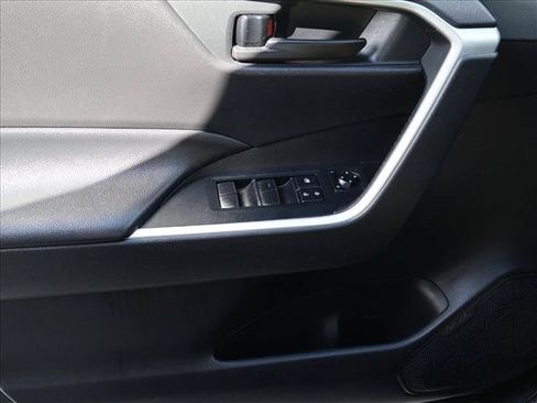 Used 2020 Toyota RAV4 LE w/ Carpet Mat Package AWD/4WD image 11