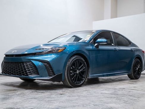 Certified 2025 Toyota Camry SE image 3