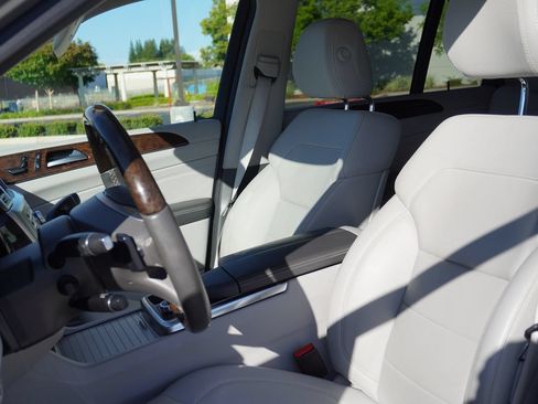 Used 2012 Mercedes-Benz ML 350 BlueTEC 4MATIC image 29