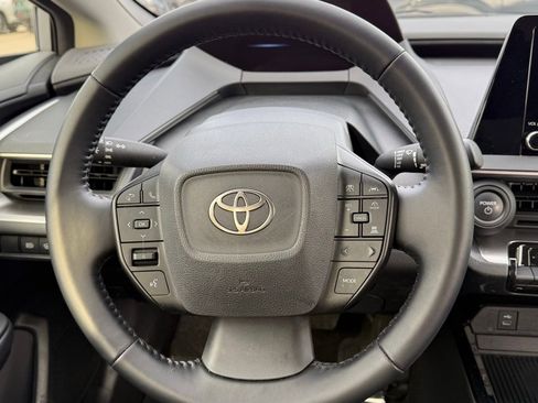 Used 2025 Toyota Prius LE image 12
