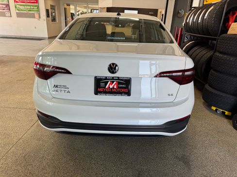 Used 2024 Volkswagen Jetta SE w/ Panoramic Sunroof Package FWD image 6