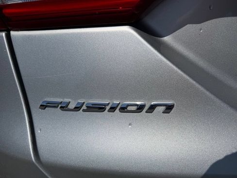 Used 2018 Ford Fusion SE w/ Fusion SE Technology Package FWD image 27