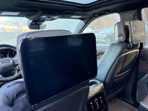Certified 2025 GMC Yukon Denali Ultimate w/ LPO, Floor Liner Package image 12