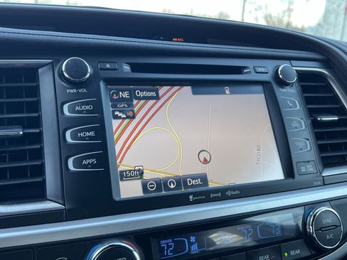 Used 2018 Toyota Highlander XLE image 19