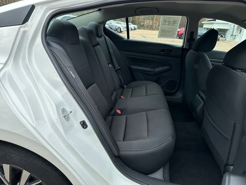 Used 2024 Nissan Altima 2.5 SV image 22