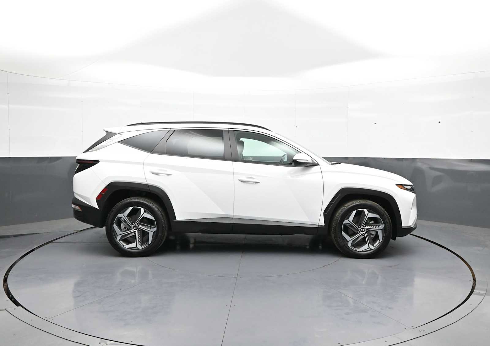 Used 2024 Hyundai Tucson SEL w/ Convenience Package AWD/4WD image 4
