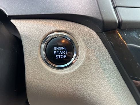 Used 2016 Toyota Sienna XLE image 18