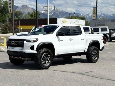 Used 2025 Chevrolet Colorado ZR2 w/ Technology Package AWD/4WD image 3