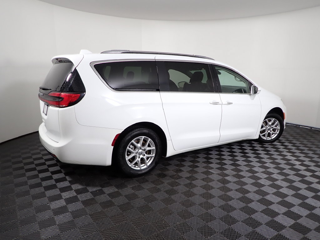 Used 2021 Chrysler Pacifica Touring-L FWD image 16