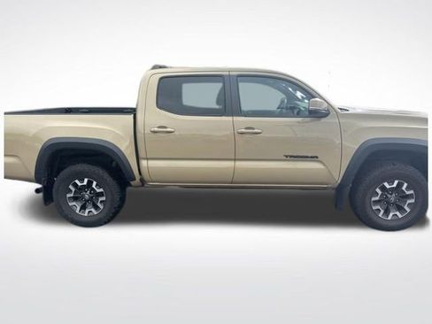 Used 2019 Toyota Tacoma TRD Off-Road AWD/4WD image 9