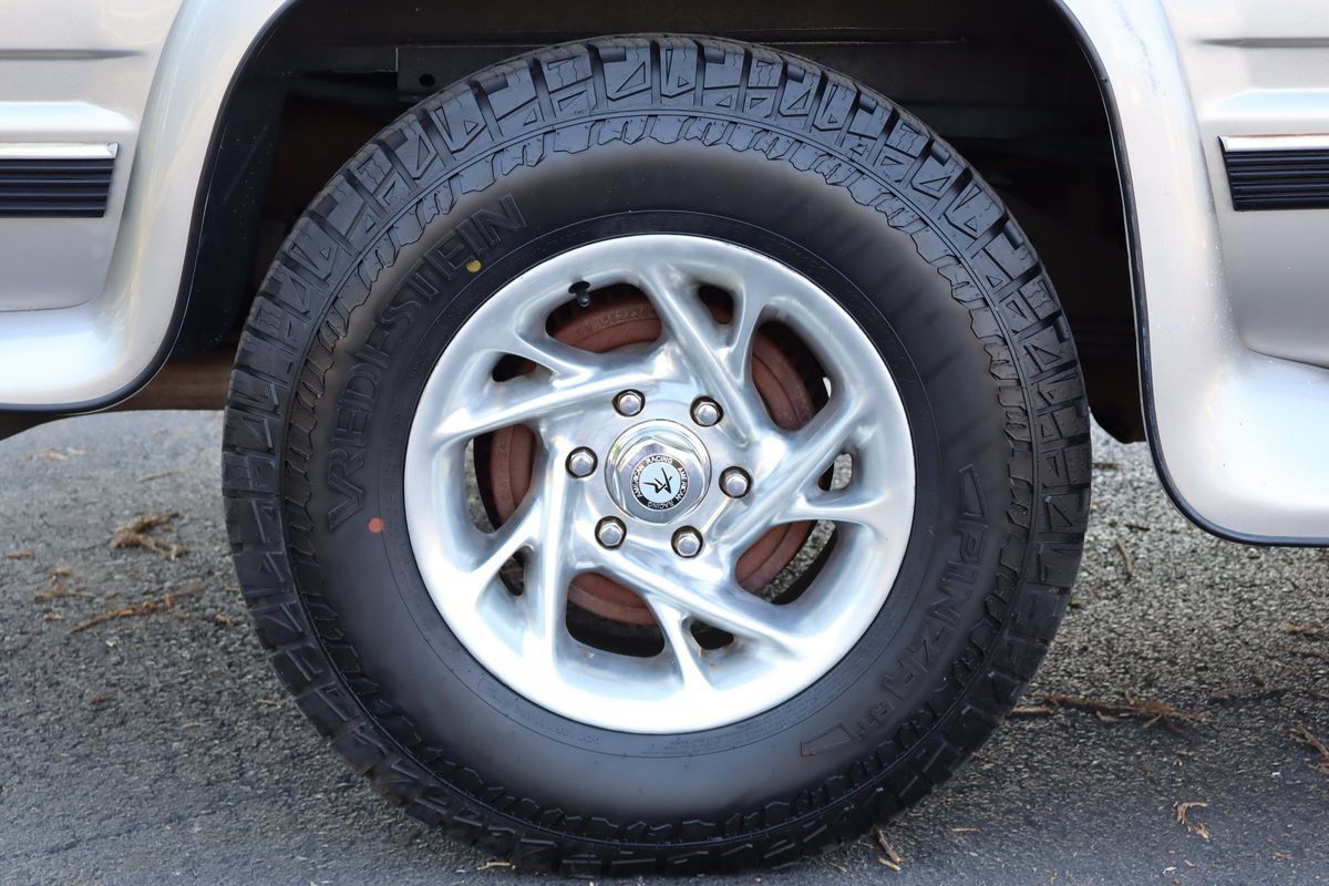 Used 1999 GMC Suburban 4WD w/ Convenience Group image 40