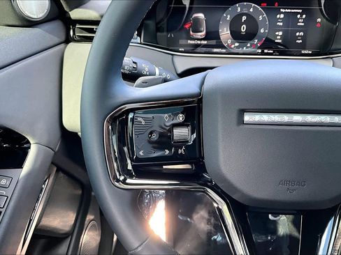 Used 2024 Land Rover Range Rover Evoque Dynamic SE image 45