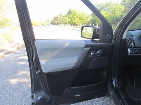 Used 2010 Land Rover LR2 HSE image 55