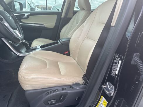 Used 2016 Volvo XC60 T5 Premier w/ Proximity Package image 8