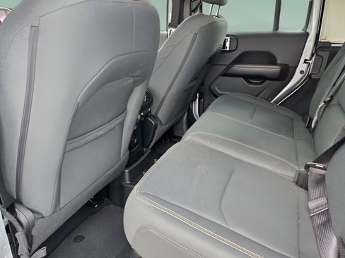 Used 2024 Jeep Wrangler Unlimited Sahara AWD/4WD image 16