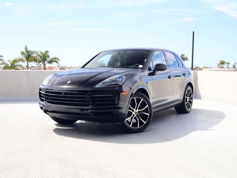 Certified 2023 Porsche Cayenne Platinum Edition image 1