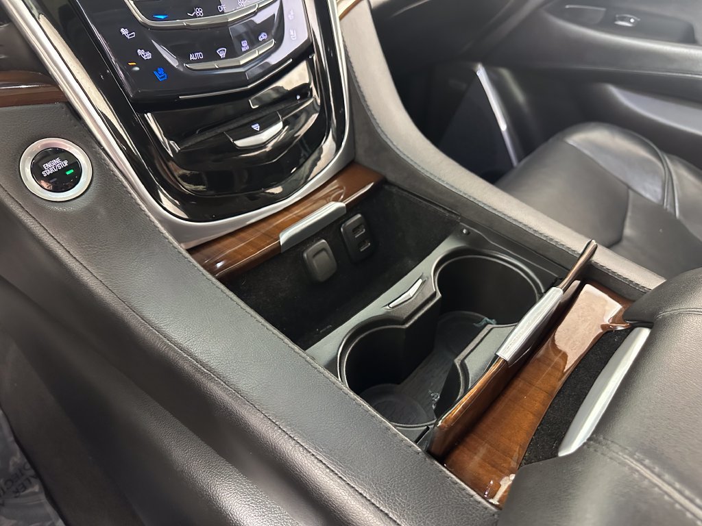 Used 2020 Cadillac Escalade Luxury AWD/4WD image 34