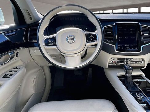Used 2018 Volvo XC90 T6 Momentum w/ Convenience Package image 5