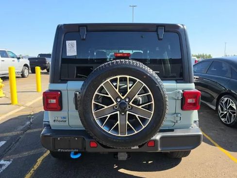 Used 2023 Jeep Wrangler Unlimited Sahara w/ Cold Weather Group AWD/4WD image 3