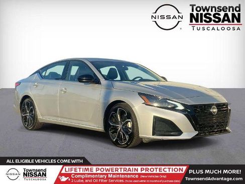 Certified 2024 Nissan Altima 2.5 SR image 1