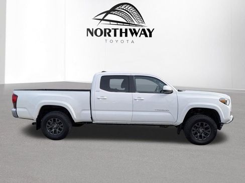 Used 2020 Toyota Tacoma SR5 image 3