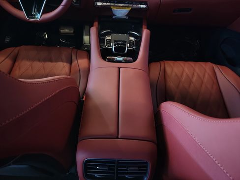 New 2026 Mercedes-Benz Maybach GLS 600 4MATIC image 9