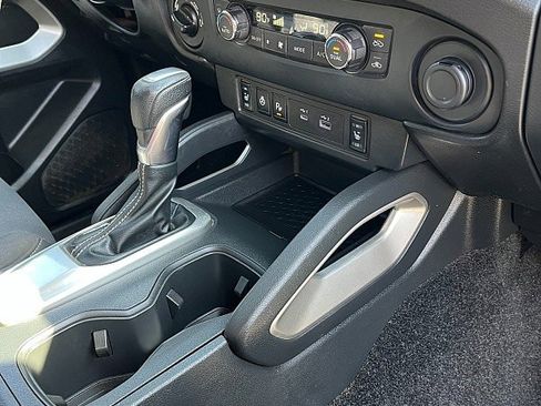 Used 2023 Nissan Frontier SV w/ SV Convenience Package image 11