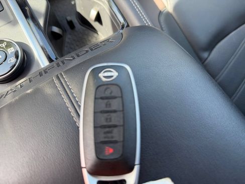 Used 2025 Nissan Pathfinder Platinum AWD/4WD image 32