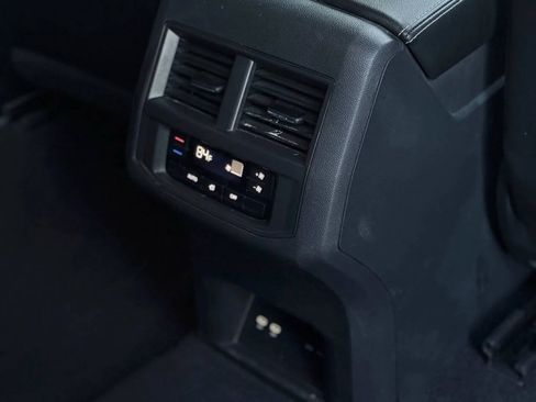 Used 2023 Volkswagen Atlas SE AWD/4WD image 11