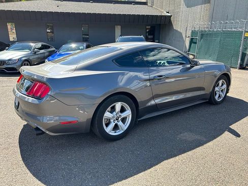 Used 2016 Ford Mustang Coupe RWD image 4