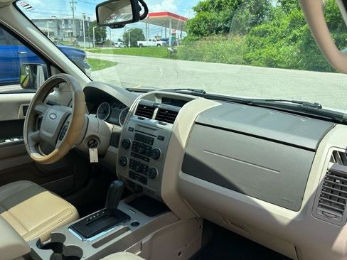 Used 2010 Ford Escape XLT AWD/4WD image 11