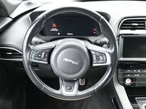 Used 2017 Jaguar F-PACE R-Sport image 20