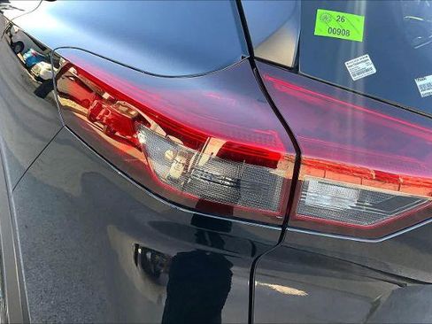 Certified 2023 Nissan Rogue SV image 27