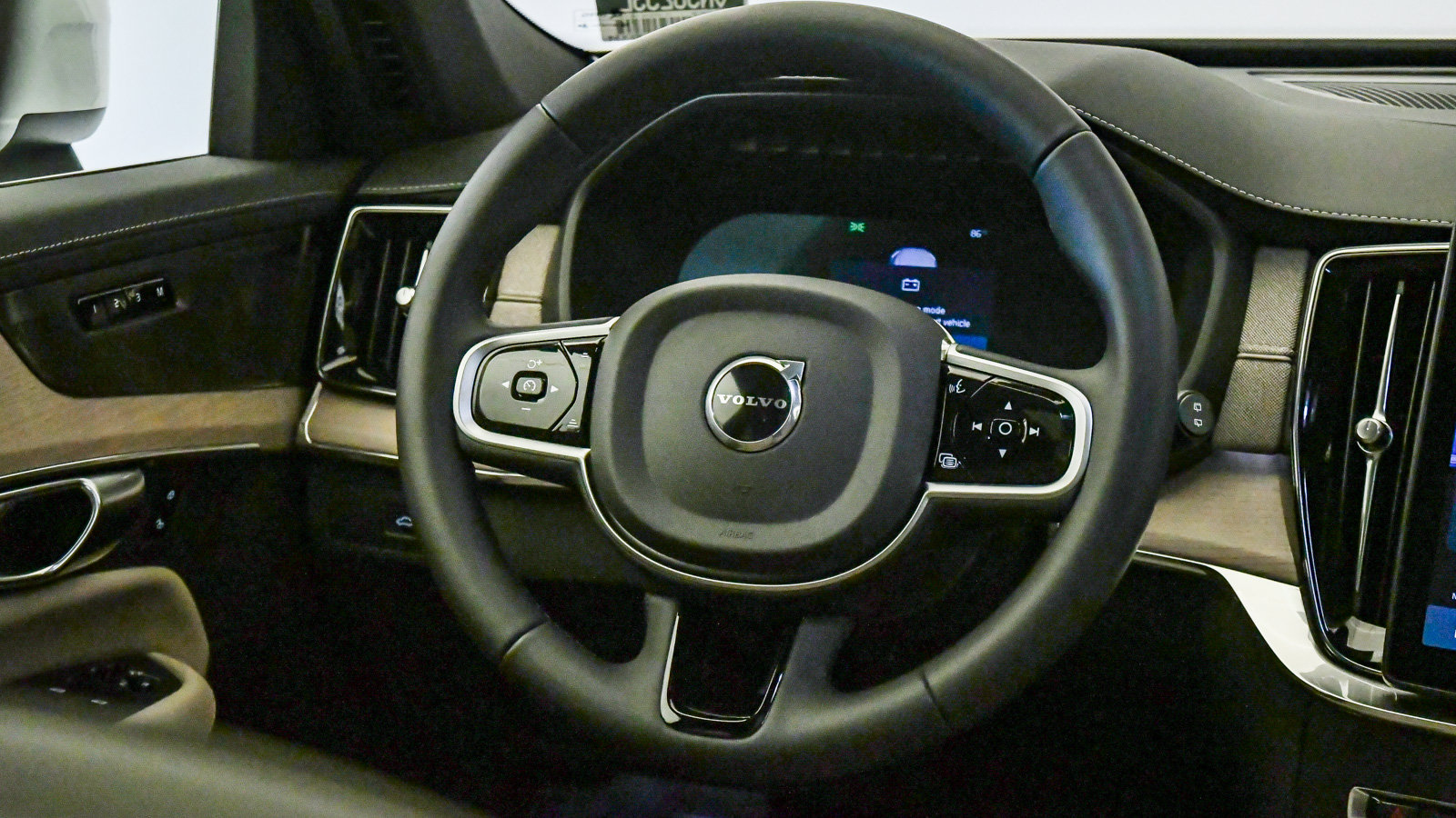 Used 2026 Volvo XC90 B6 Plus w/ Protection Package Premier AWD/4WD image 13