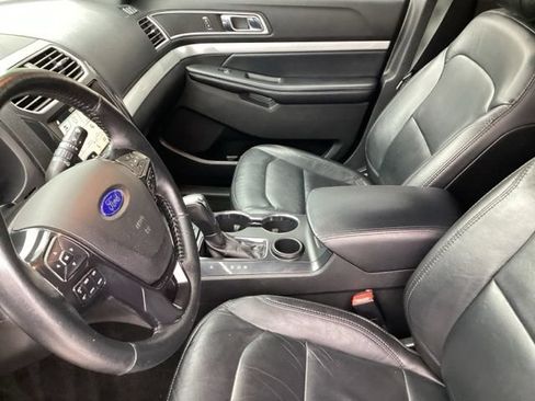 Used 2017 Ford Explorer XLT w/ Equipment Group 202A FWD image 25
